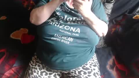 Snapshot of new_milf chatting on 07-10-26, 02:19 Lilly online show from 07-10-26, 02:19