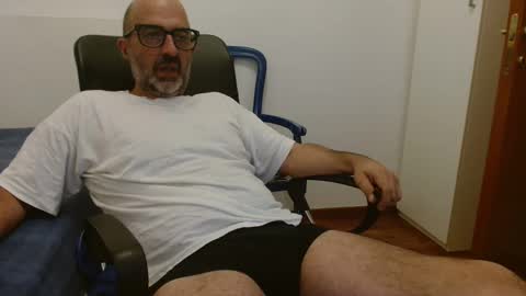 Snapshot of new_simi_74 chatting on 09-28-25, 04:18 simi online show from 09-28-25, 04:18