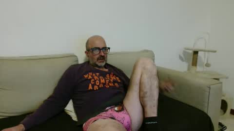 Snapshot of new_simi_74 chatting on 12-13-25, 08:14 simi online show from 12-13-25, 08:14