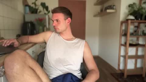 Snapshot of newbief chatting on 03-10-25, 01:54 Finnr online show from 03-10-25, 01:54