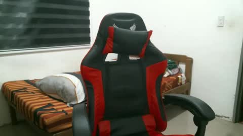 Snapshot of newest_star69 chatting on 02-13-25, 09:38 Lucy Pearl online show from 02-13-25, 09:38