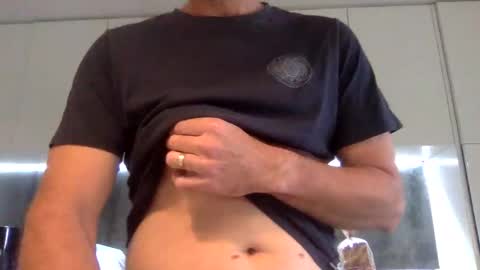 Snapshot of newysub75 chatting on 10-29-25, 04:15 newysub75 online show from 10-29-25, 04:15