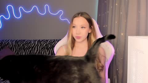 Mina online show from 01-24-25, 10:32