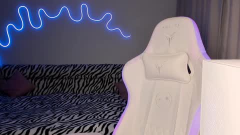 Mina online show from 02-09-25, 03:34