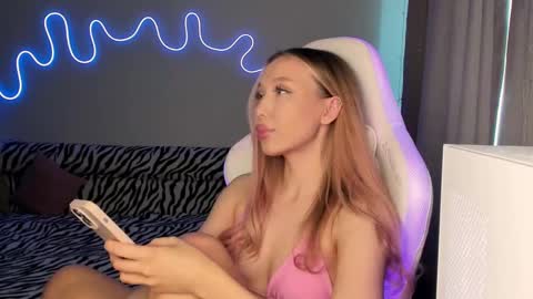 Mina online show from 02-28-25, 10:09