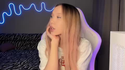 Mina online show from 03-02-25, 03:05