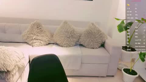 Snapshot of neythan__blaze chatting on 10-05-25, 09:24 online show from 10-05-25, 09:24