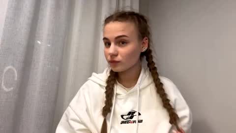 EmmaWalters online show from 03-25-26, 07:09