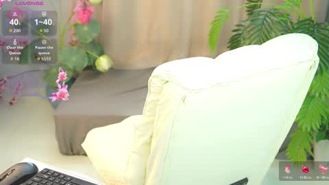 nhatlinhnguyen online show from 12-14-25, 05:13