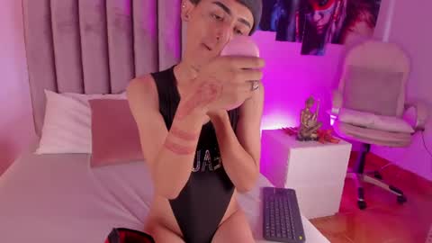 Snapshot of nhico_salazar chatting on 06-17-26, 12:18 Nico online show from 06-17-26, 12:18