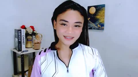 Snapshot of nhicolehollywood chatting on 04-21-26, 01:42 hottie nicole online show from 04-21-26, 01:42
