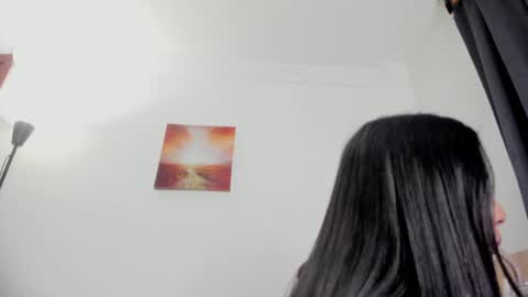 Snapshot of nia__white chatting on 07-09-26, 12:15 laura online show from 07-09-26, 12:15