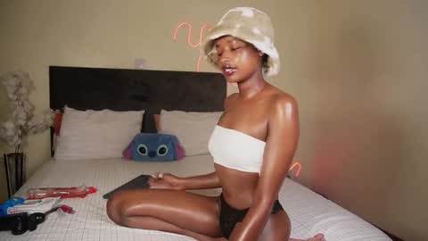 Snapshot of nia_bell chatting on 12-23-24, 08:44 kikiNiaAria online show from 12-23-24, 08:44