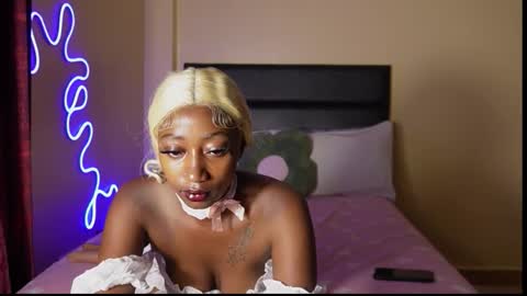 Snapshot of nia_bell chatting on 02-22-26, 04:02 kikiNiaAria online show from 02-22-26, 04:02