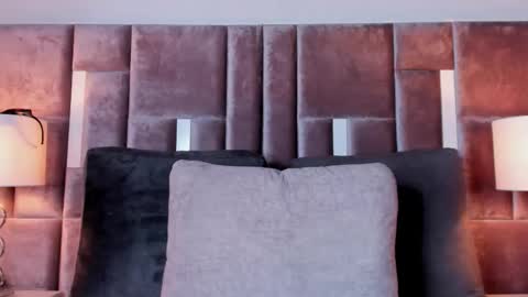 Nia online show from 12-04-25, 01:09