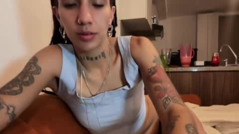 Snapshot of niahhierodula chatting on 05-20-26, 12:06 niah online show from 05-20-26, 12:06