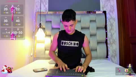 Snapshot of niall_falcon chatting on 12-13-24, 01:22 Niall online show from 12-13-24, 01:22