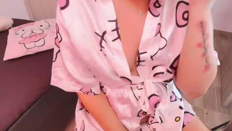 Snapshot of nianoretti chatting on 02-06-26, 04:10 Nia online show from 02-06-26, 04:10