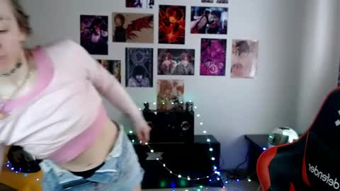 nica_kawaii online show from 04-07-26, 07:42