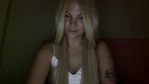 Snapshot of nicecolddrink2 chatting on 11-29-25, 11:13 Amber online show from 11-29-25, 11:13