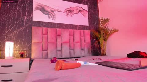 Nicolle  online show from 01-22-25, 02:46