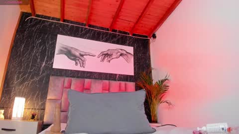 Nicolle  online show from 02-08-25, 03:10