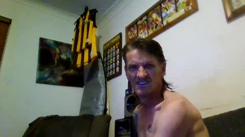 Snapshot of niceozziecockxxx chatting on 02-15-25, 12:33 Sexiishaine online show from 02-15-25, 12:33