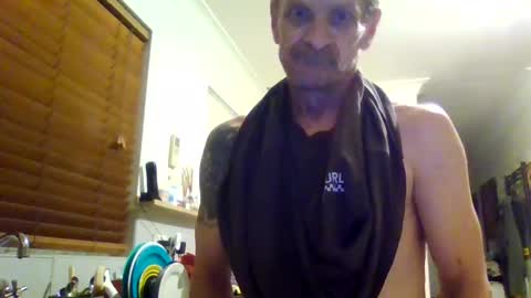 Snapshot of niceozziecockxxx chatting on 09-26-25, 09:19 Sexiishaine online show from 09-26-25, 09:19