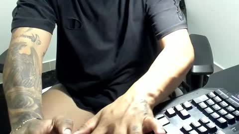 Snapshot of nicepussyandcock chatting on 11-14-25, 02:32 Camila And Steeven online show from 11-14-25, 02:32