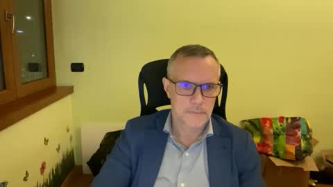 Snapshot of niceshy_71 chatting on 12-04-25, 06:27 Andrew online show from 12-04-25, 06:27