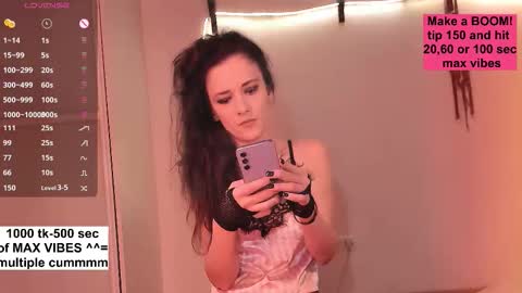 Snapshot of nickiii666 chatting on 11-08-25, 10:26 Karolina online show from 11-08-25, 10:26