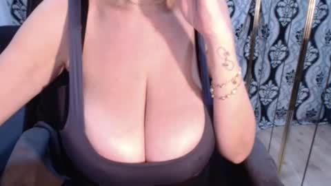 Snapshot of nicky_38hhugetits chatting on 11-13-25, 08:02 Nicky online show from 11-13-25, 08:02