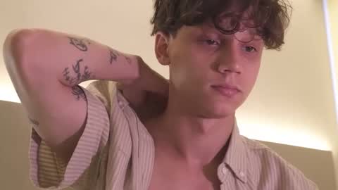 Snapshot of nicky_neal chatting on 10-23-25, 12:21 Nicky Neal online show from 10-23-25, 12:21