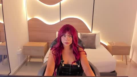 Snapshot of nicky_peyton chatting on 11-04-25, 02:43 Nicky online show from 11-04-25, 02:43