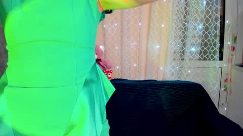 Nicky Weekends online show from 12-31-24, 05:51