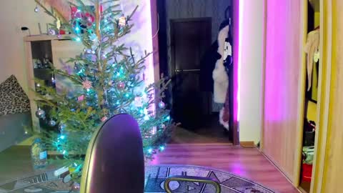 Nicky Weekends online show from 01-13-25, 05:02