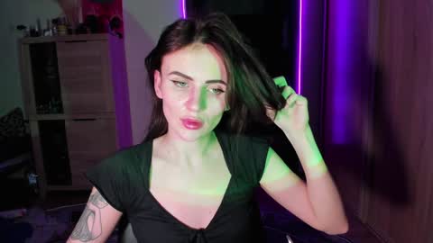 Nicky Weekends online show from 01-27-25, 01:37