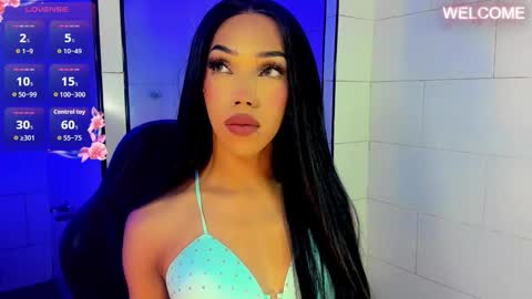 Snapshot of nickynoa chatting on 10-30-25, 03:08 Nicky online show from 10-30-25, 03:08