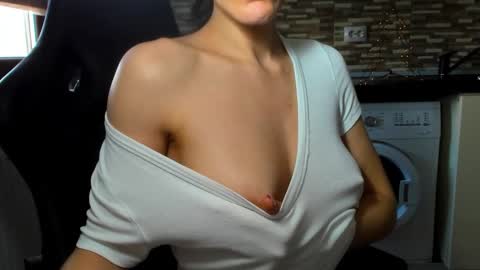 Snapshot of nickyplus chatting on 02-11-25, 01:30 Nicky online show from 02-11-25, 01:30