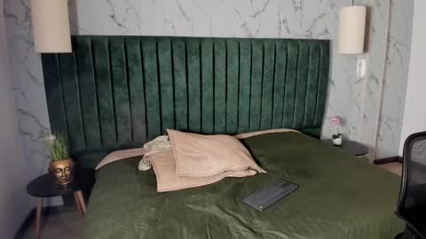 Snapshot of nico_herrera_ chatting on 12-19-25, 10:17 Nico online show from 12-19-25, 10:17