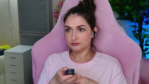 Snapshot of nicol_angel888 chatting on 09-18-25, 11:29 Nicole Online at about after 1000 6 UK time or 900 - 500 UK time it approximate time interval online show from 09-18-25, 11:29