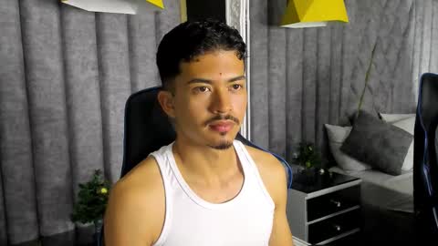 Snapshot of nicolaikarav chatting on 12-18-25, 12:44 Nicolai online show from 12-18-25, 12:44