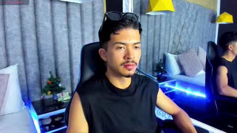 Snapshot of nicolaikarav chatting on 12-22-25, 12:02 Nicolai online show from 12-22-25, 12:02