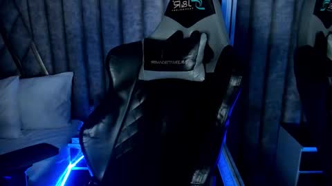 Snapshot of nicolaikarav chatting on 01-15-26, 11:59 Nicolai online show from 01-15-26, 11:59