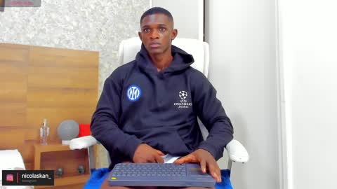 Snapshot of nicolaskan chatting on 12-10-24, 01:00 Nicolas online show from 12-10-24, 01:00