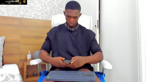 Snapshot of nicolaskan chatting on 12-12-24, 12:44 Nicolas online show from 12-12-24, 12:44