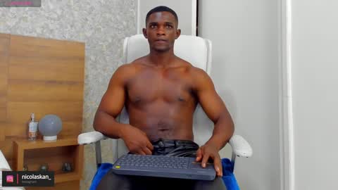 Snapshot of nicolaskan chatting on 12-14-24, 06:41 Nicolas online show from 12-14-24, 06:41