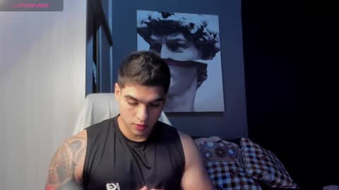 Snapshot of nicolasmuscle chatting on 06-17-26, 04:19 Andres online show from 06-17-26, 04:19