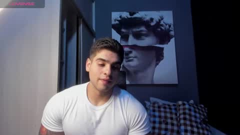 Snapshot of nicolasmuscle chatting on 06-29-26, 04:18 Andres online show from 06-29-26, 04:18