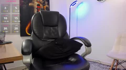 Nicolas Fellener online show from 10-28-25, 06:17